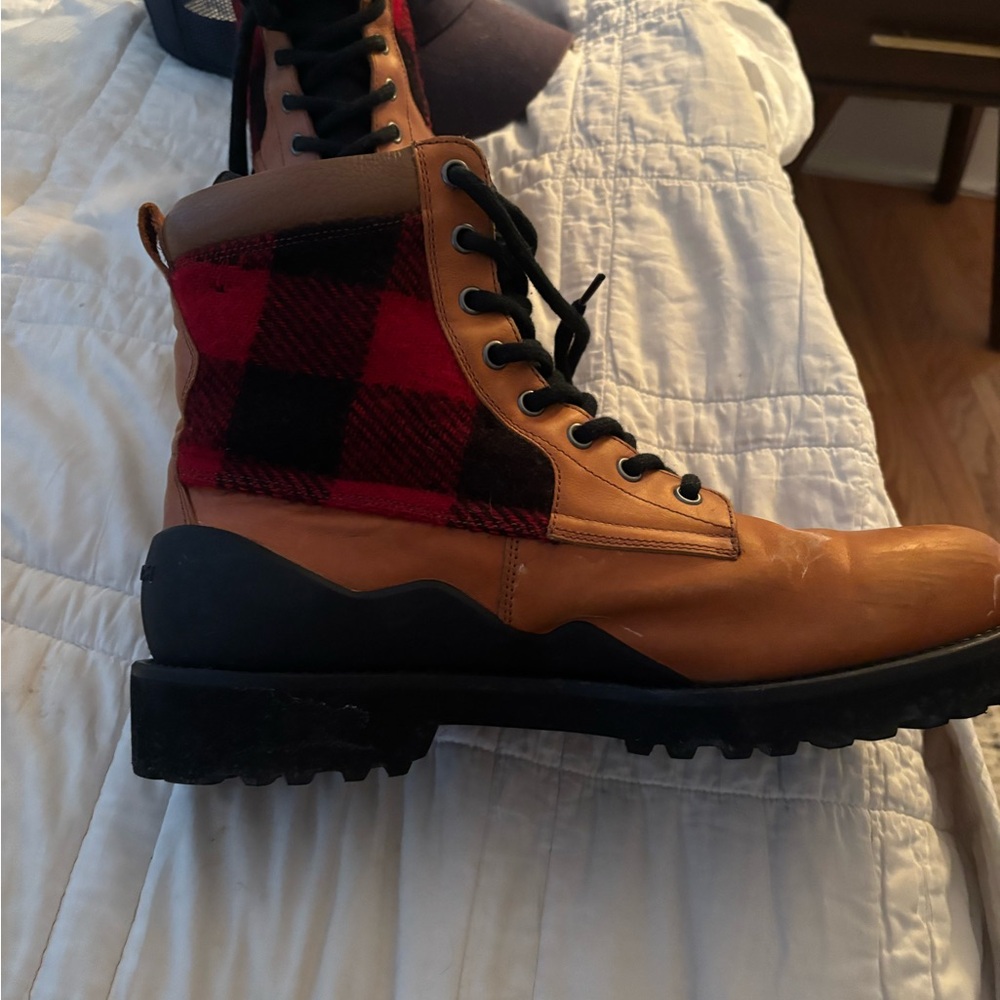 Woolrich Black and Tan Boots